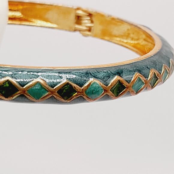 Vintage Green Enamel & Gold Tone Hinged Bangle Bracelet, 7¼” Inner Circumference - Picture 4 of 7